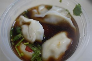 金华平安产险举办夏至民俗体验活动 以传统美食传递文化温度