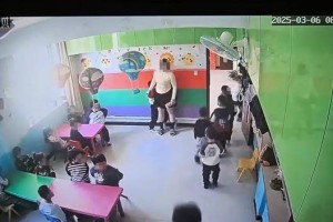 “幼儿园的孩子，活在实时监控里”